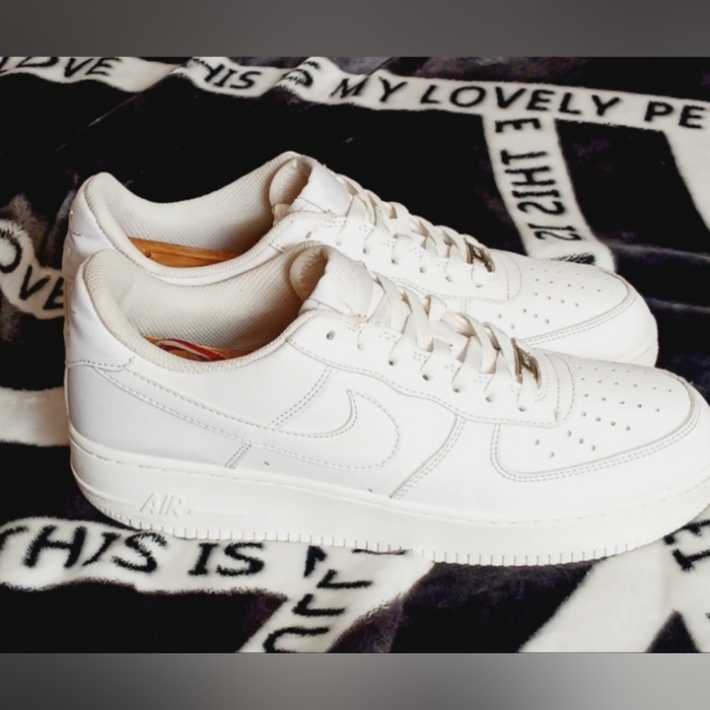 Nike Air Force 1 '07 LV8 Streetwear/Lifestyle Shoes Size 11 - Picture 3 of 9
